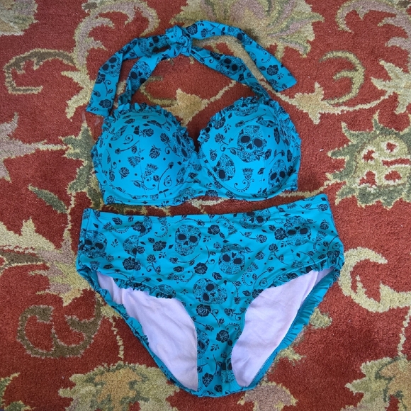 Whimsygoth Skull & Roses Ruffle Bikini - Picture 1 of 4